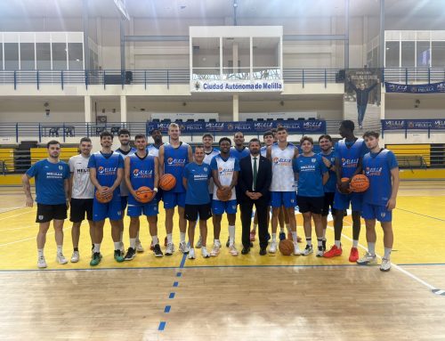 El Consejero de Educación, Juventud y Deportes visita el entrenamiento del Club Melilla Baloncesto.