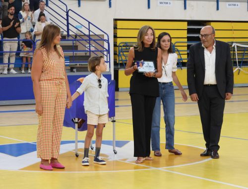 El Club Melilla Baloncesto rinde un emotivo homenaje al Dr. Luis Segura Arrabal, siempre presente en el corazón del club